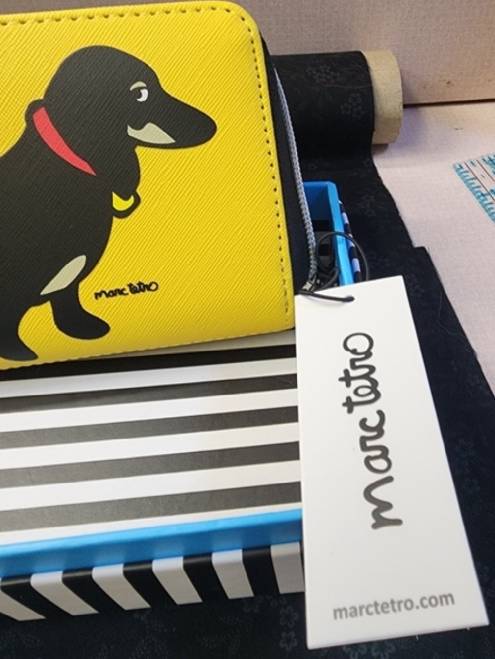 Marc Tatro Yellow Dachshund Wallet New In Box - Picture 3 of 9